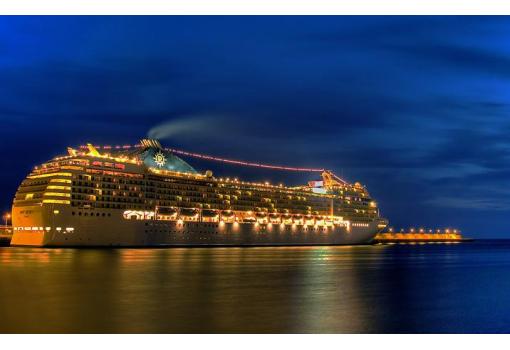 Preciosa estampa..Al anochecer en el puerto de Civitavecchia